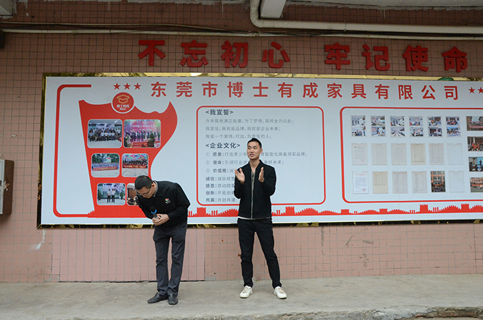 麻豆成人91精品二区三区厂部负责人王晓东和张玉元上台发言