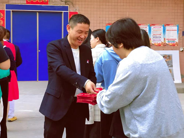 麻豆成人91精品二区三区董事长王洪贵发红包 麻豆成人91精品二区三区董事长王洪贵发红包