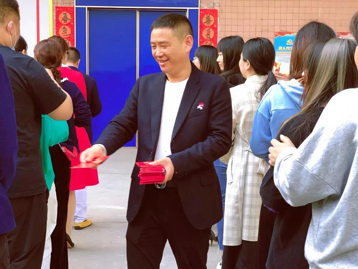 麻豆成人91精品二区三区董事长王洪贵发红包 麻豆成人91精品二区三区董事长王洪贵发红包